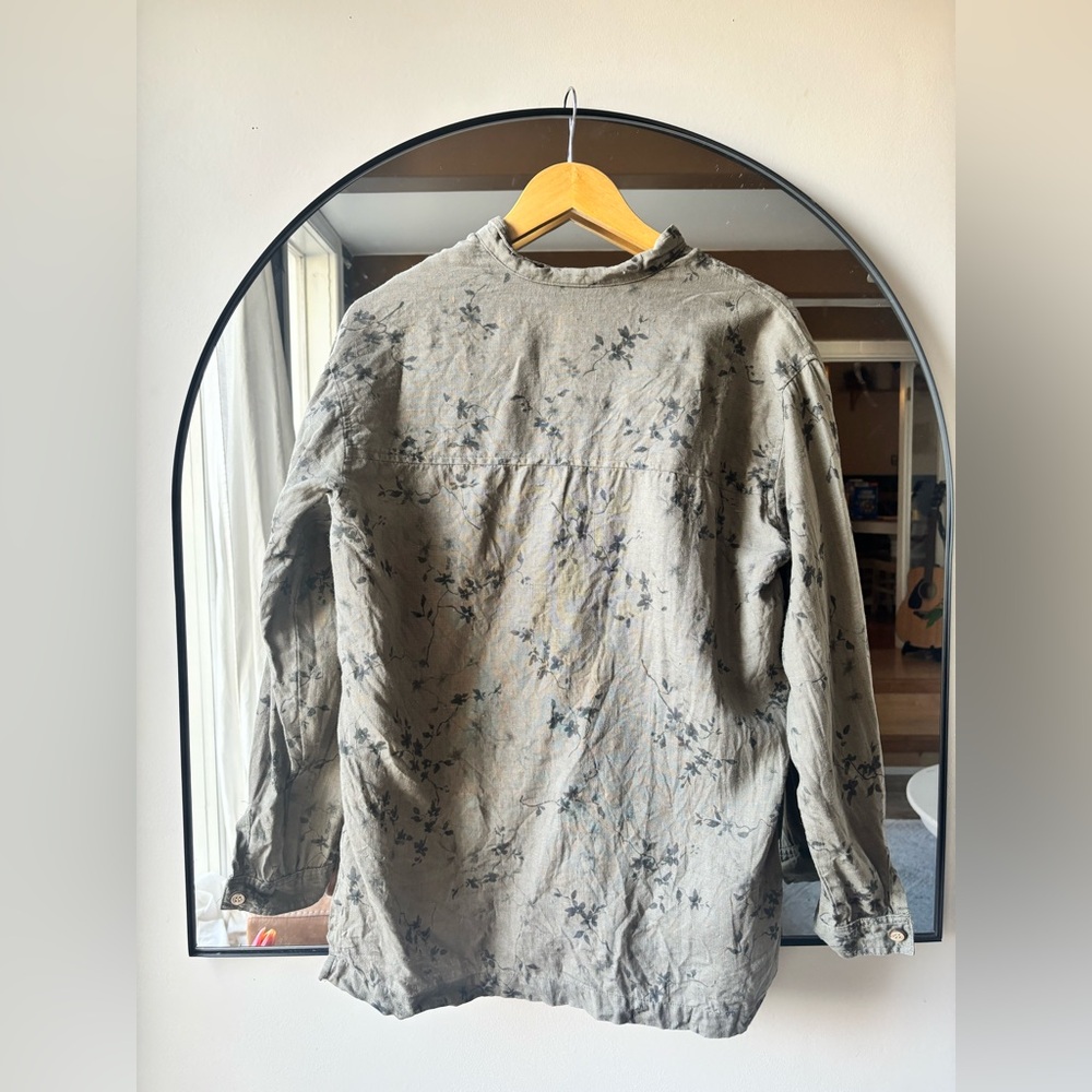 ITZYU | BC made floral linen with wooden buttons | size large - Picture 5 of 6